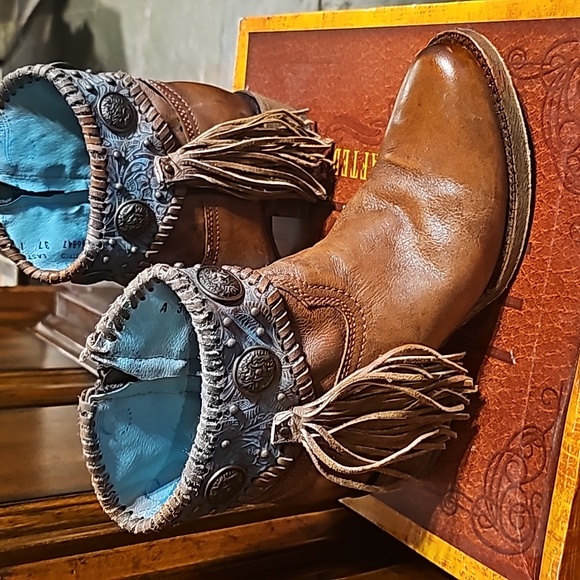 CORRAL WESTERN BROWN & TURQUOISE CONCHOS WITH FRINGE  ANKLE BOOT 7M - EUC! main image 1